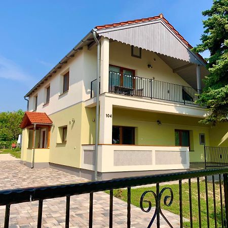 Pine&Chill2 Apartments Balatonalmádi Exteriör bild
