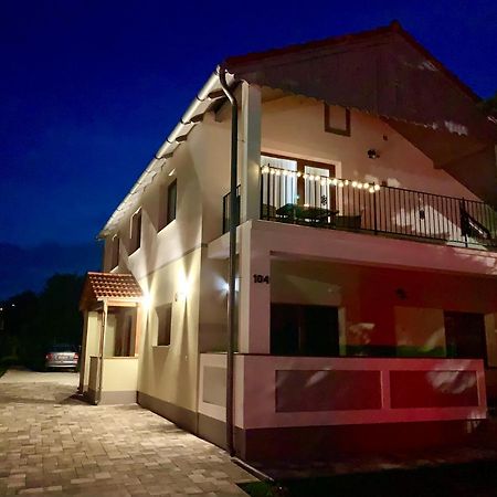 Pine&Chill2 Apartments Balatonalmádi Exteriör bild
