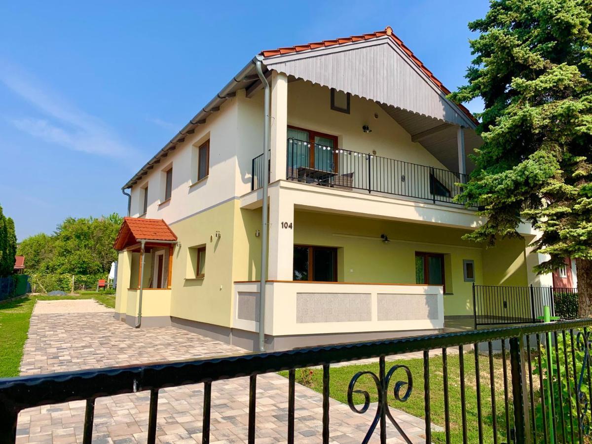 Pine&Chill2 Apartments Balatonalmádi Exteriör bild