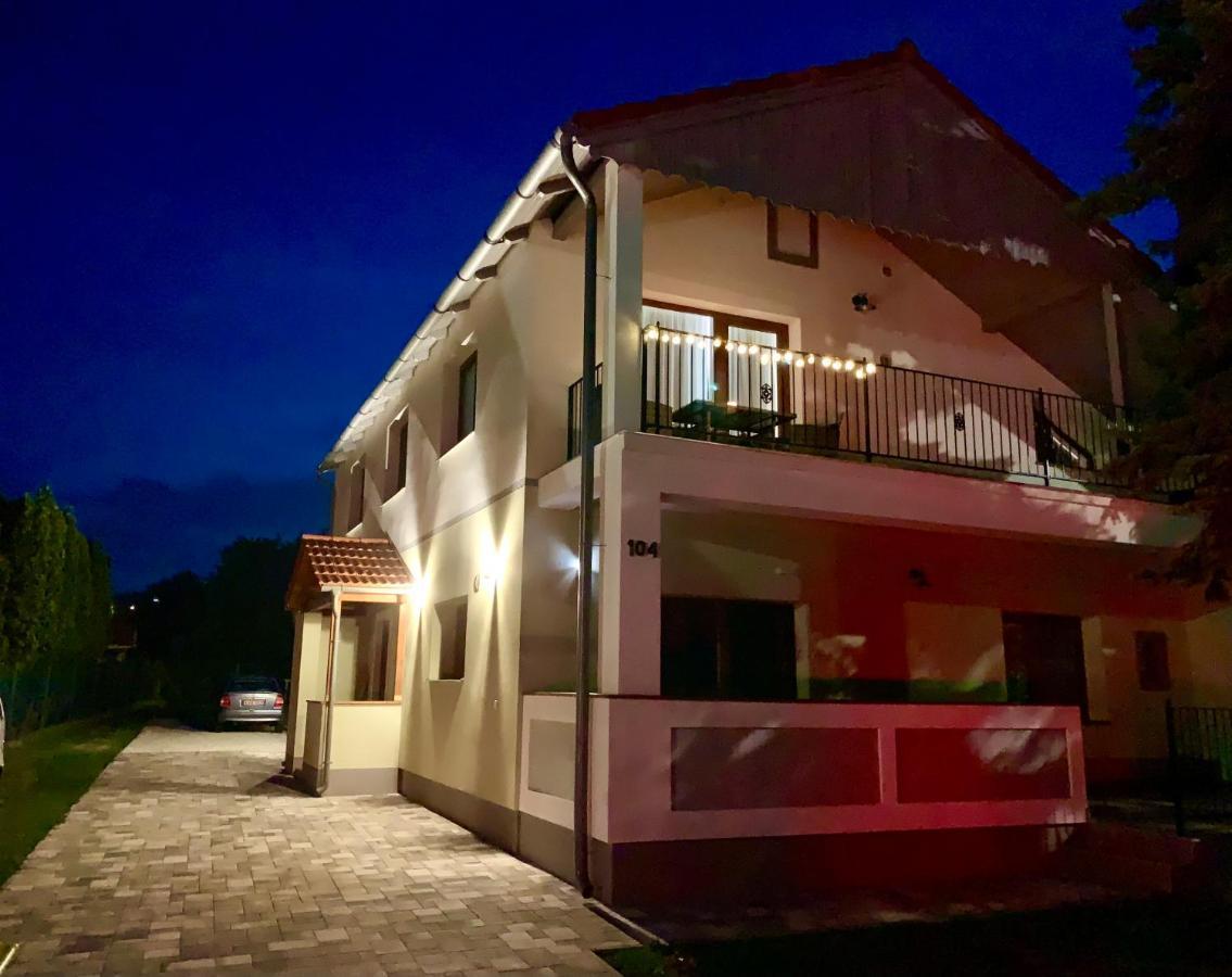 Pine&Chill2 Apartments Balatonalmádi Exteriör bild